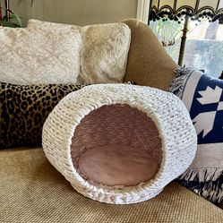 Pretty Pink Wood Frame Dog Bed for $30 in Simi Valley , CA