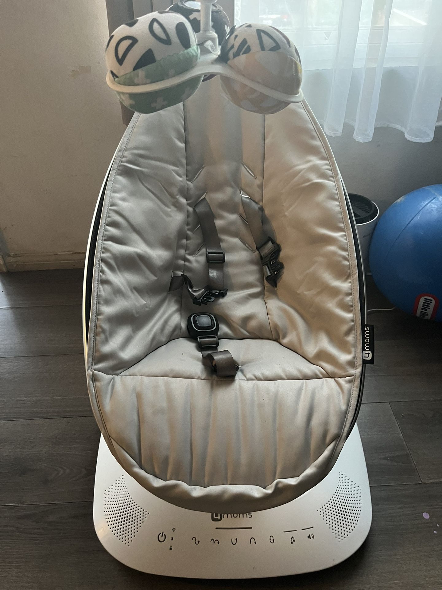 Mamaroo 4 Moms Swing