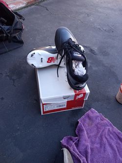 !!!!BRAND NEW !!!! CLEATS!!!!