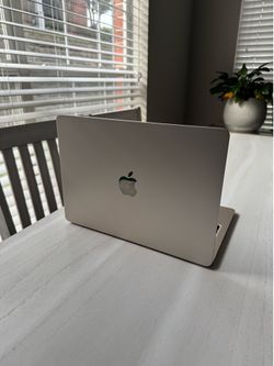 MacBook Air 2022 starlight