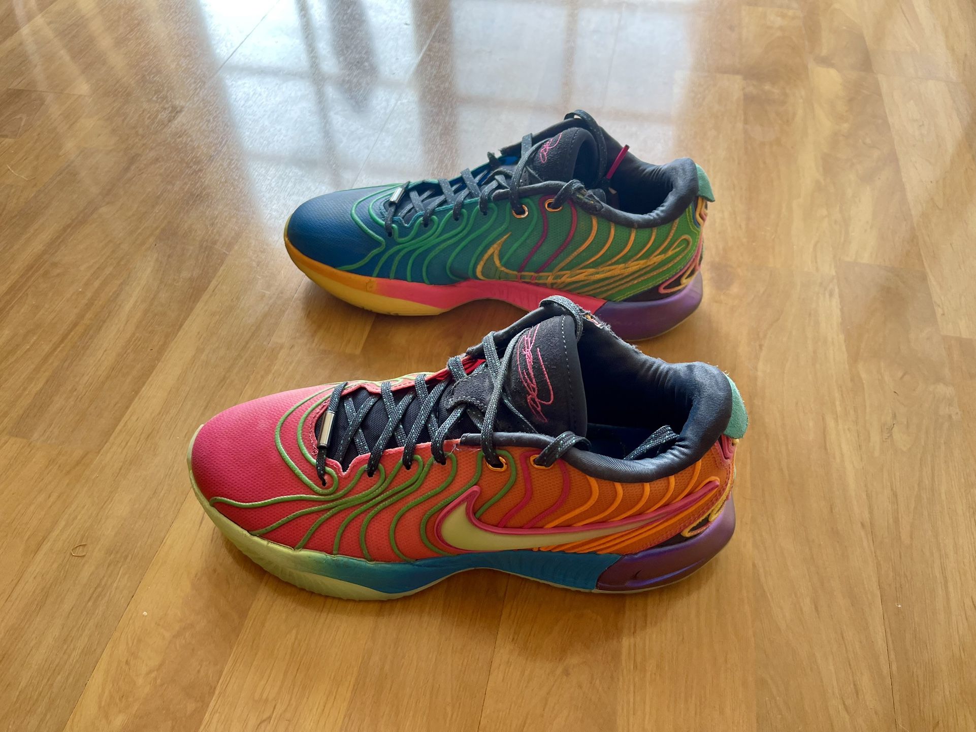 Men’s Nike LeBron XXI Basketball Shoes: size 9