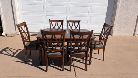 Wood dining table with leaf & 8 chairs