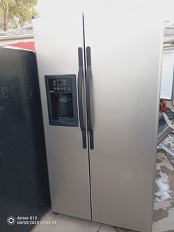 Hotpoint Refrigerator And Freezer Ice Maker Work Good Nothing Wrong Delivery And Warranty Included.... $400
