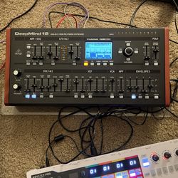 Behringer deepmind 12 desktop -like new