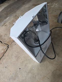 Industrial Flood Light Fixture with Bulb