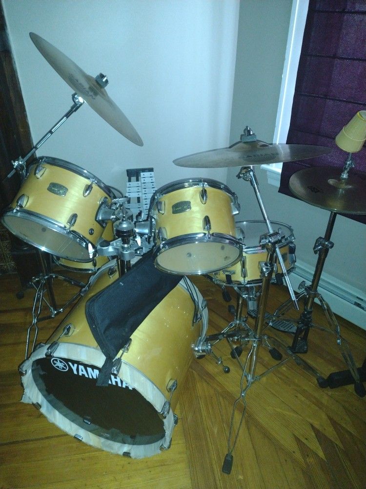 Yamaha Stage Custom Drum Set