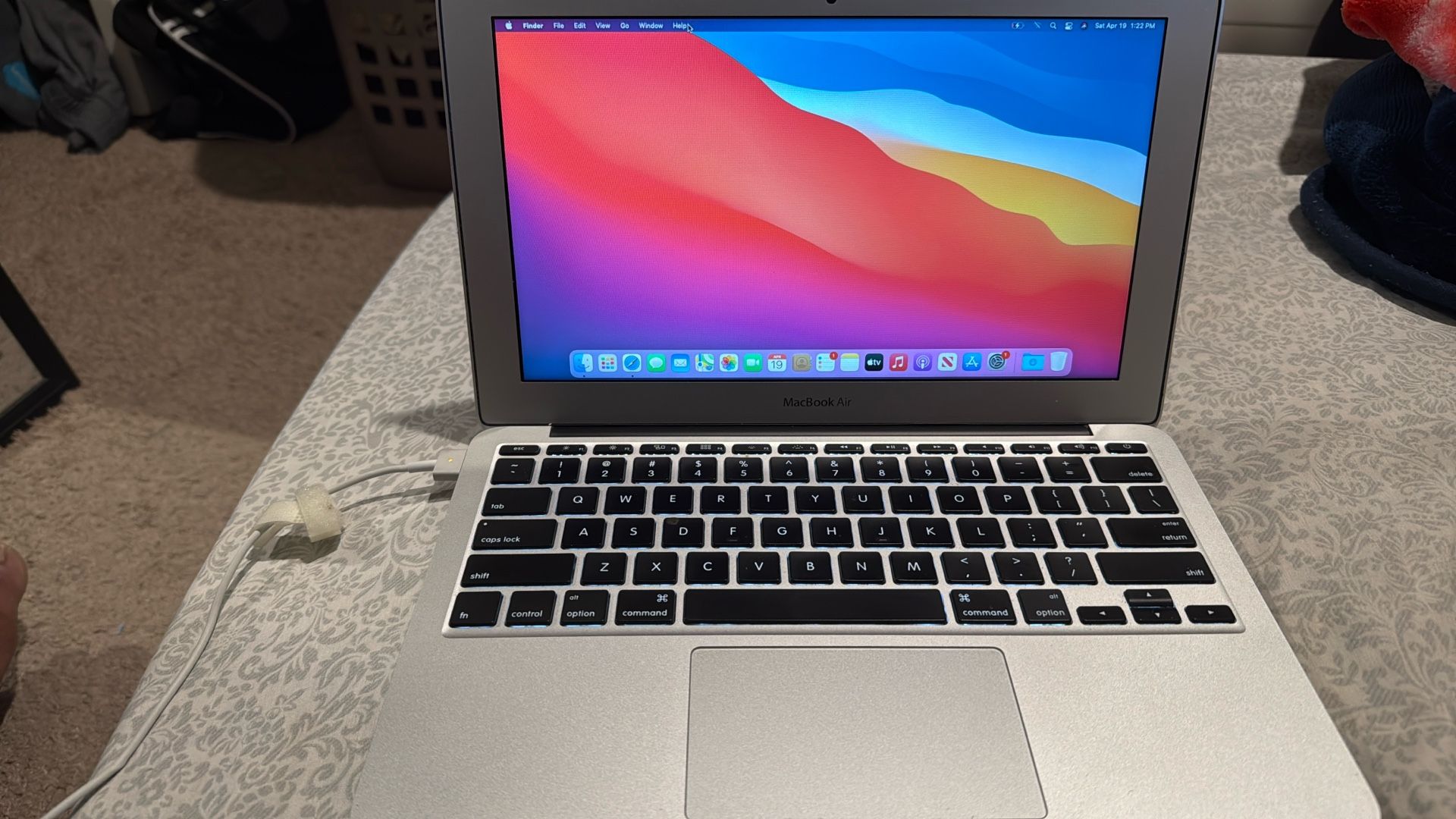 Selling MacBook Air 11 With Charger