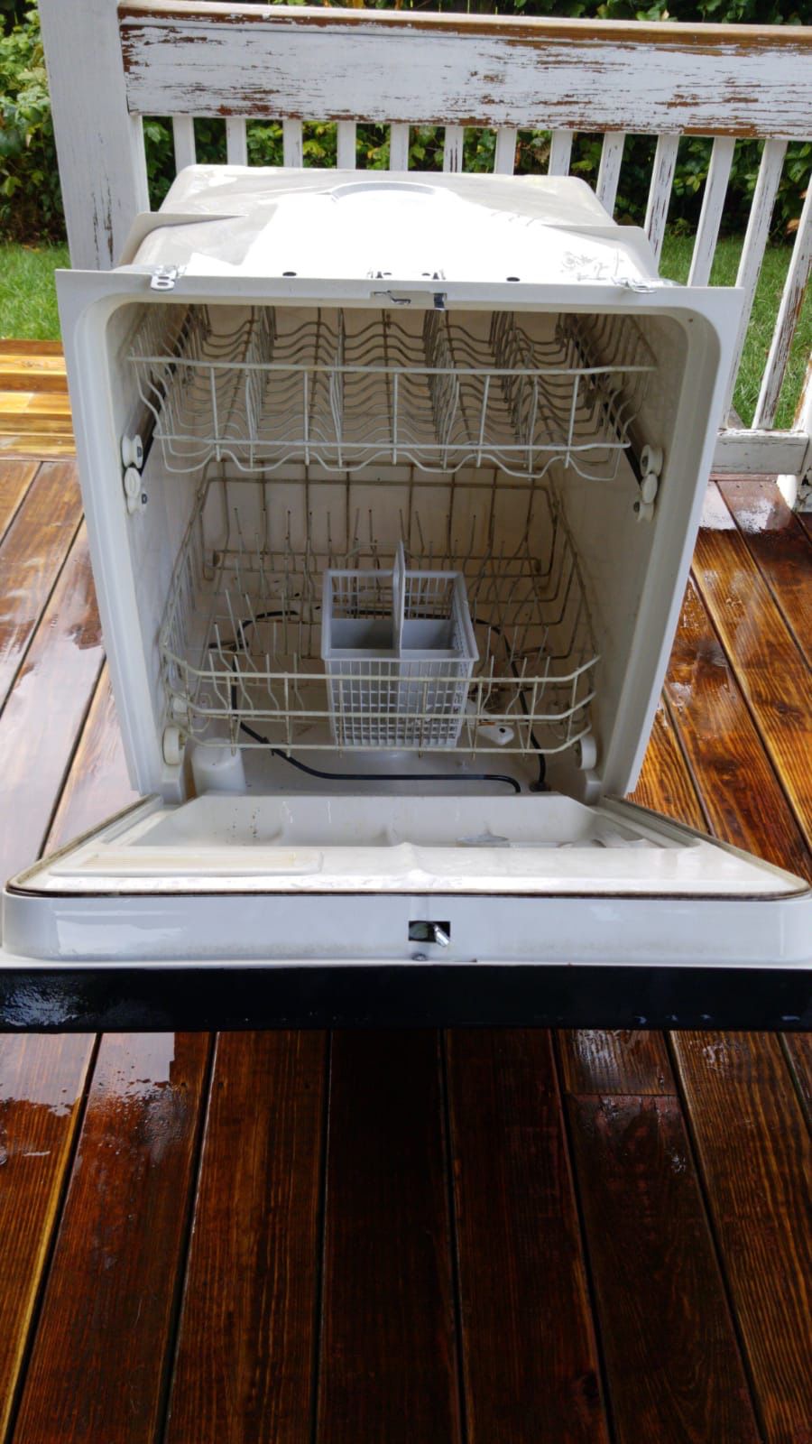GE dishwasher in very good condition!
