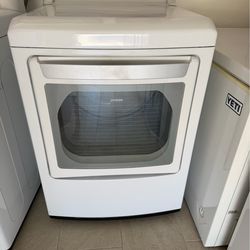 LG Dryer 5years old runs great