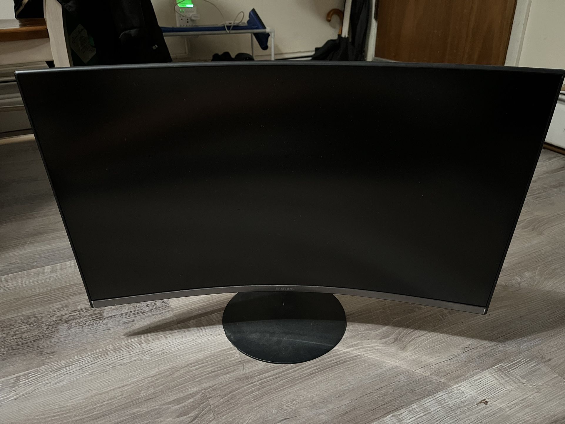 SAMSUNG T550 Series 27-Inch FHD 1080p Computer Monitor, 75Hz, Curved, Built-in Speakers, HDMI, Display Port, FreeSync (LC27T550FDNXZA)