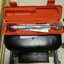 BRAND NEW IN THE CASE 1/4" DRIVE INCH POUND TORQUE WRENCH