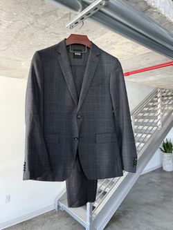 NEW  Hugo Boss Men’s Charcoal Grey Suit Size 40R