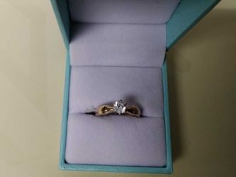 Women's Ring - Solitaire - Yellow Gold 18k (.750) 3.3 grams Size 7