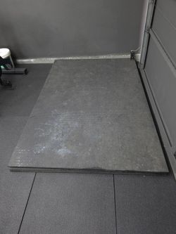 (4) Heavy Duty Rubber Horse Stall Mats / Gym Flooring (4x6 ft, 3/4" thick)