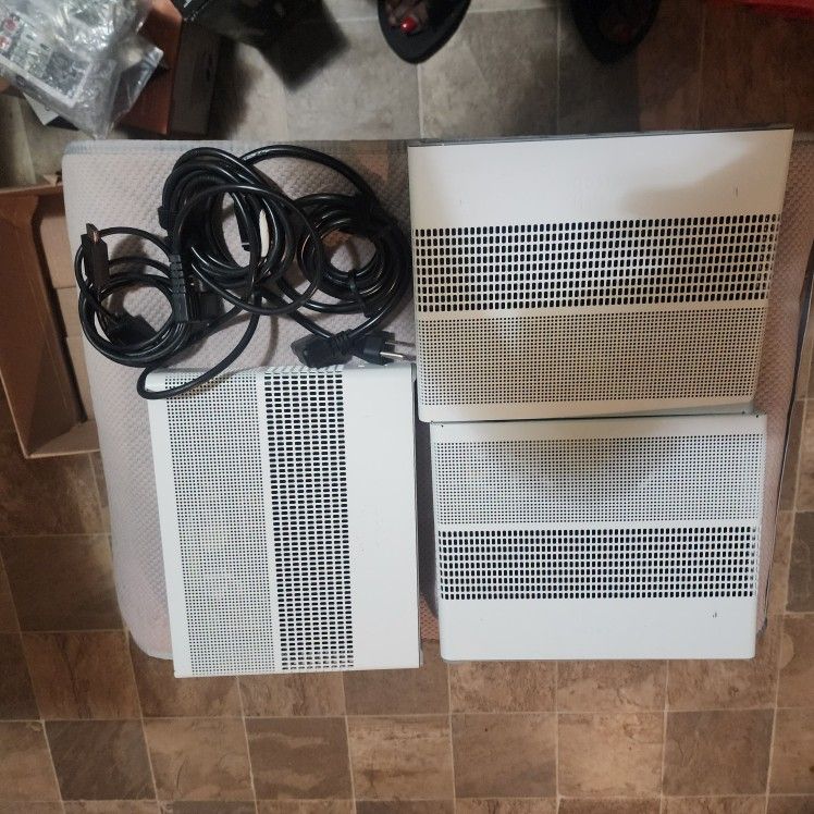 Cisco WS Callus 3560 CX 12 Port Three Layer Comeback Sweat Wireless Internet Switches And All Three Work I Guess For IPhones Used To Own A Small Phone