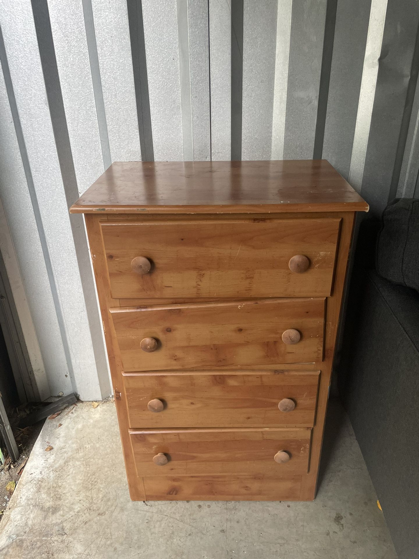 Chaise Dresser 