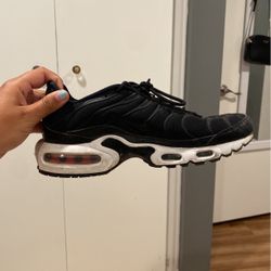 Black Nike Air Max Plus
