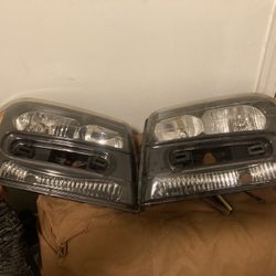 ‘02 Thru ‘09 Trailblazer Headlamps Pair