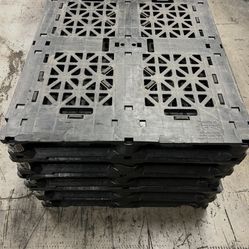 HEAVY DUTY PLASTIC PALLETS 48x40 $15 EACH DELIVERY AVAILABLE $$$