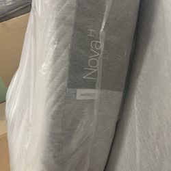 Brand New Queen Size 12” Casper Nova Hybrid Mattress!!