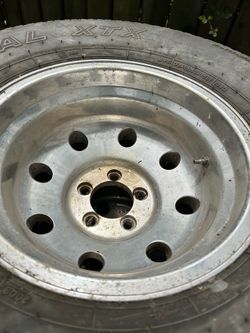 33x12.5 R15 tires like new
