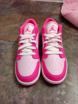Nike air Jordan 1 Low Valentine Day size 4.5Y