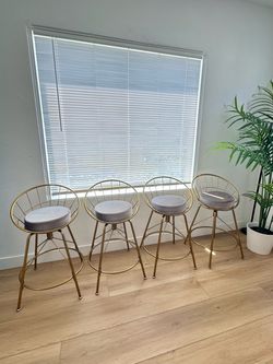 Set of 4 swivel barstools