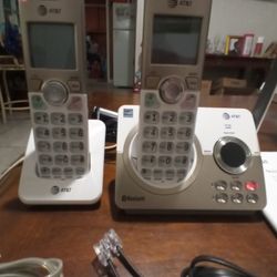 AT & T DL72219 DECT 6.0. 2- Headset Cordless Phone