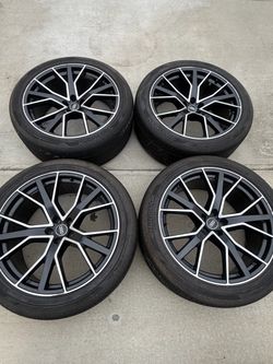 Audi SQ8 OEM 22 wheels & tires