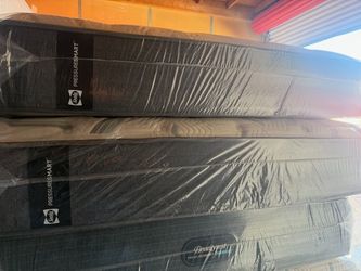 Queen sealy Medium Mattress 