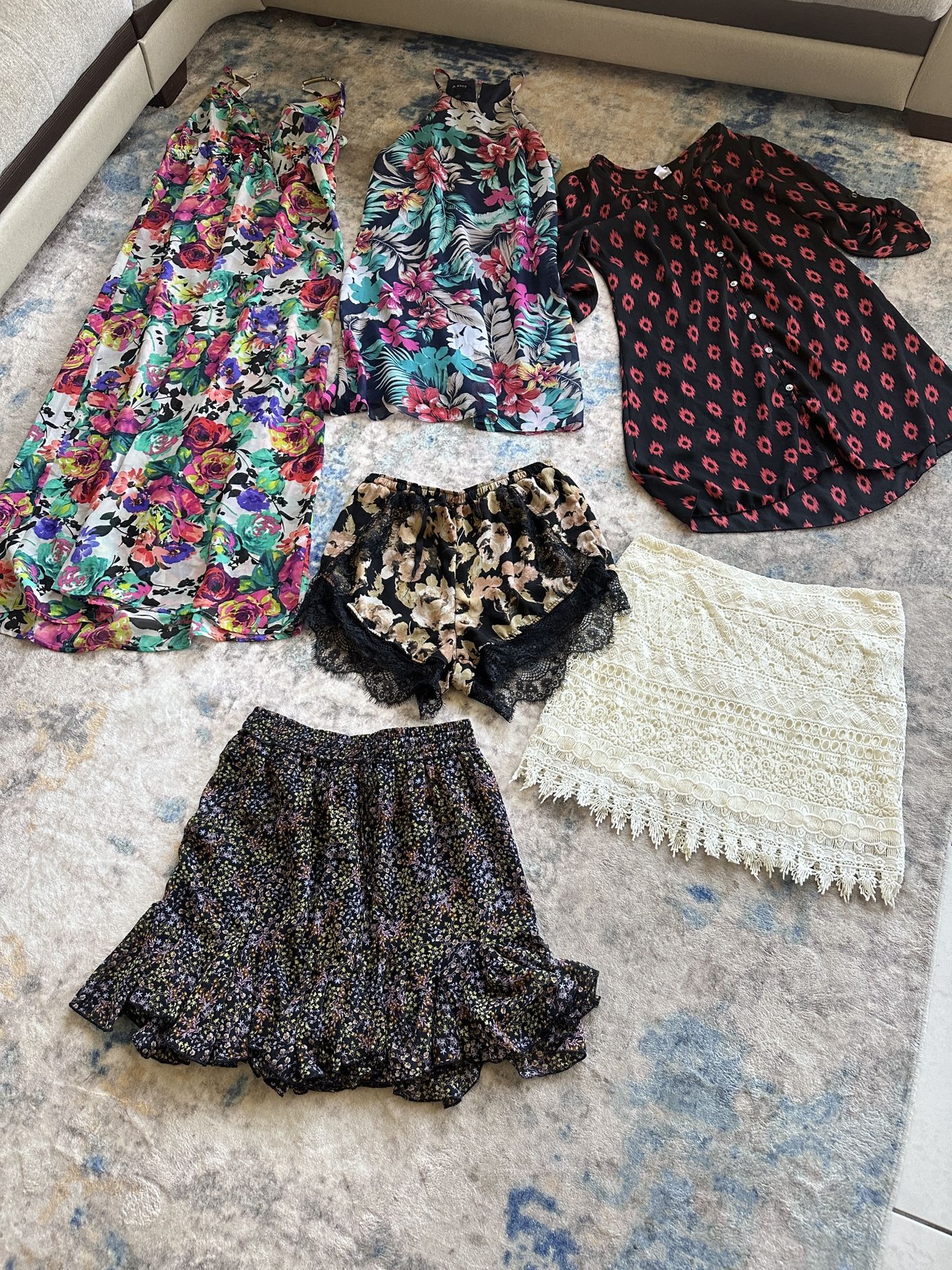 Women’s Size Large Dress/skirt Bundle 