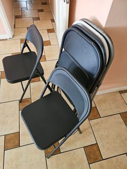 13 pcs FOLDABLE METAL CHAIRS IN VERY GOOD CONDITION NICE AND CLEAN SALE IT ALL TOGHETER FOR ANY QUESTION TEXT ME PLEASE HABLO ESPAÑOL THANKS