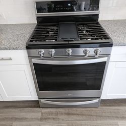 Whirlpool 5.8 cu. ft. Smart Freestanding Gas Range with EZ-2-Lift Grates