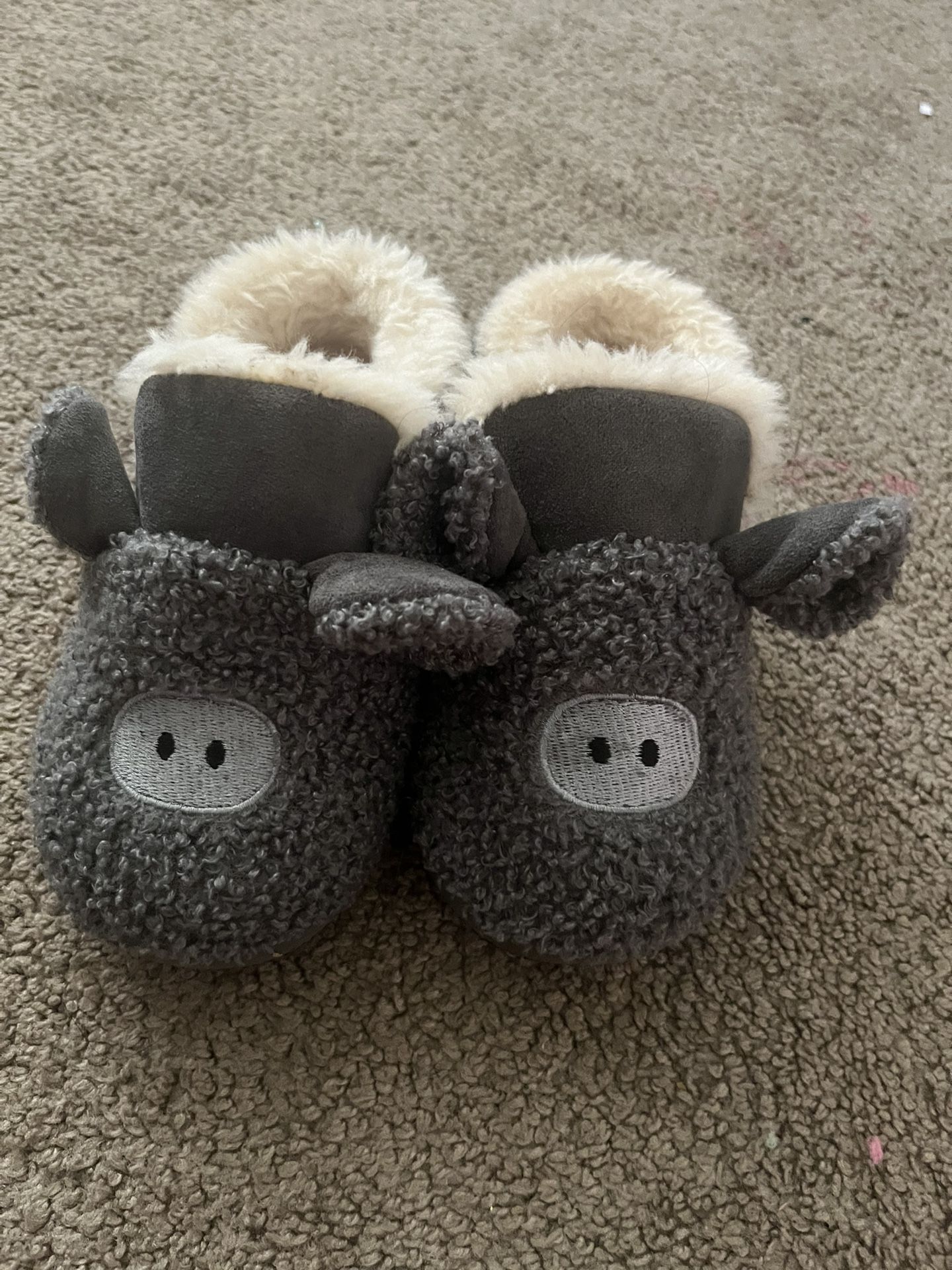 Boys Slippers Size 9