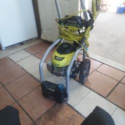 RYOBI 3300 PSI PRESSURE WASHER W/ HONDA MOTOR