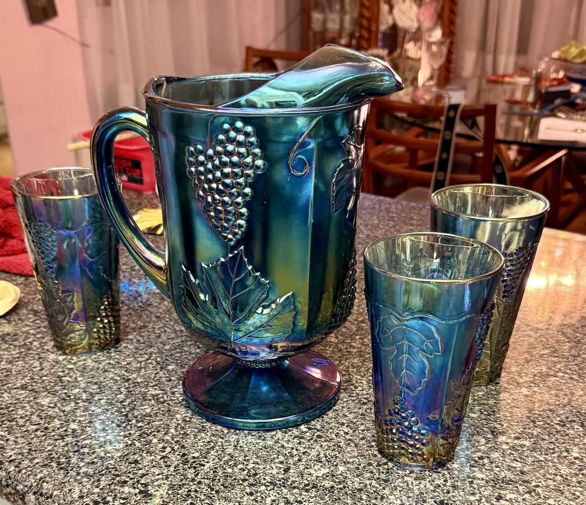 Vintage Iridescent Indian carnival glass With 4 Matching Glasses.