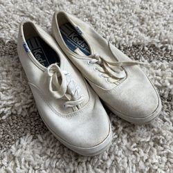 Women’s shoe size 4