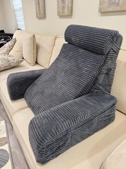 Reading pillow