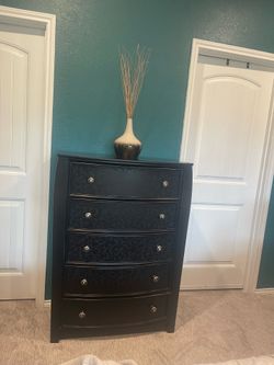 5 Pc Bedroom Set Includes King Bed Frame *Must Go*
