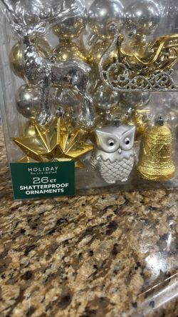 New 26 Count Gold/Silver Shatterproof Ornaments