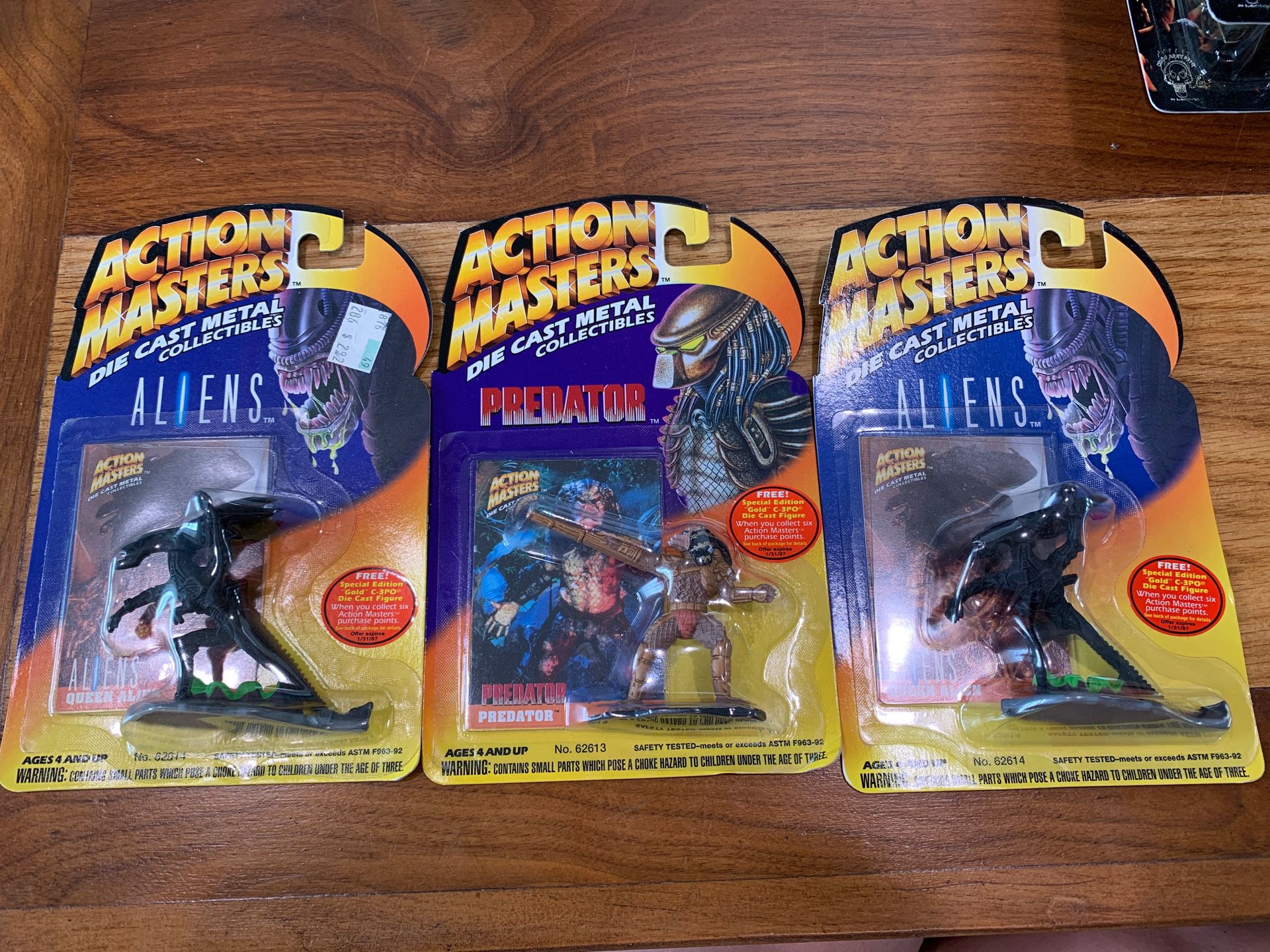 Action masters, 3 figures. 2 aliens, 1 predator