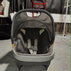 Century Carry On 35 Lightweight Infant Car Seat.