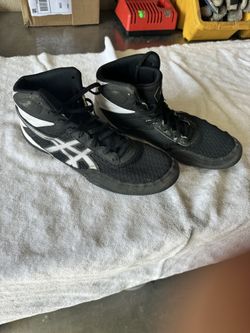 ASIC wrestling shoes
