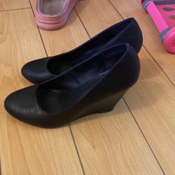 Black wedge heel