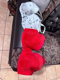 Victorias secret size 38ddd $10 cada uno