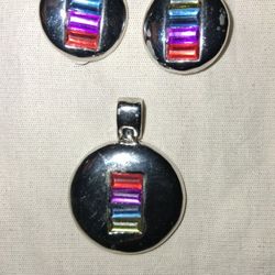 Vintage  3 Piece Glass Stones Pendant And Clip On Earrings 