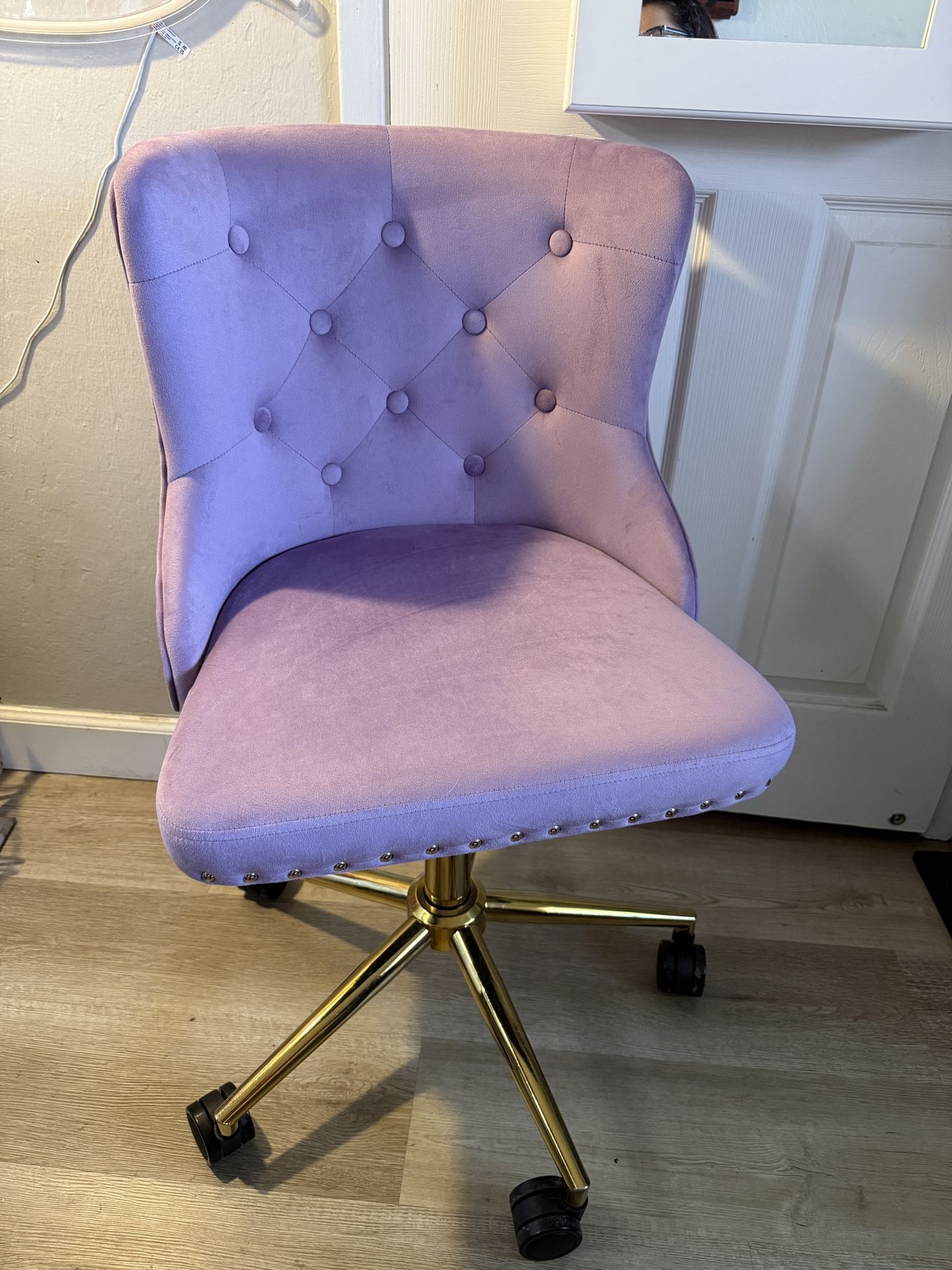 Vanity chair- Used 1 month