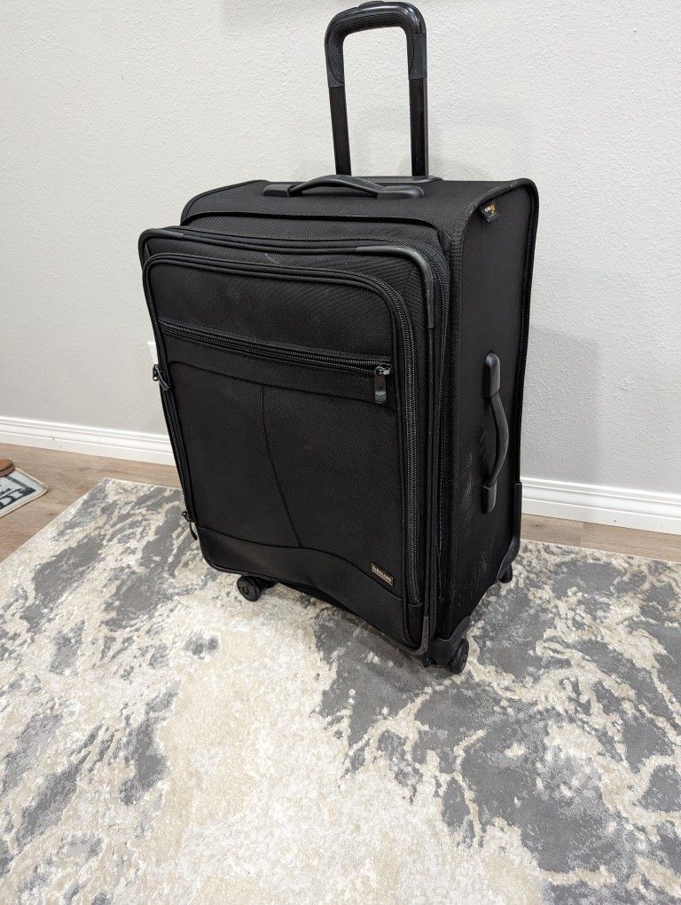 Kirkland Signature Codura Ballistic Fabric Black 22” Upright Expandable Wheeled Suitcase Hardside