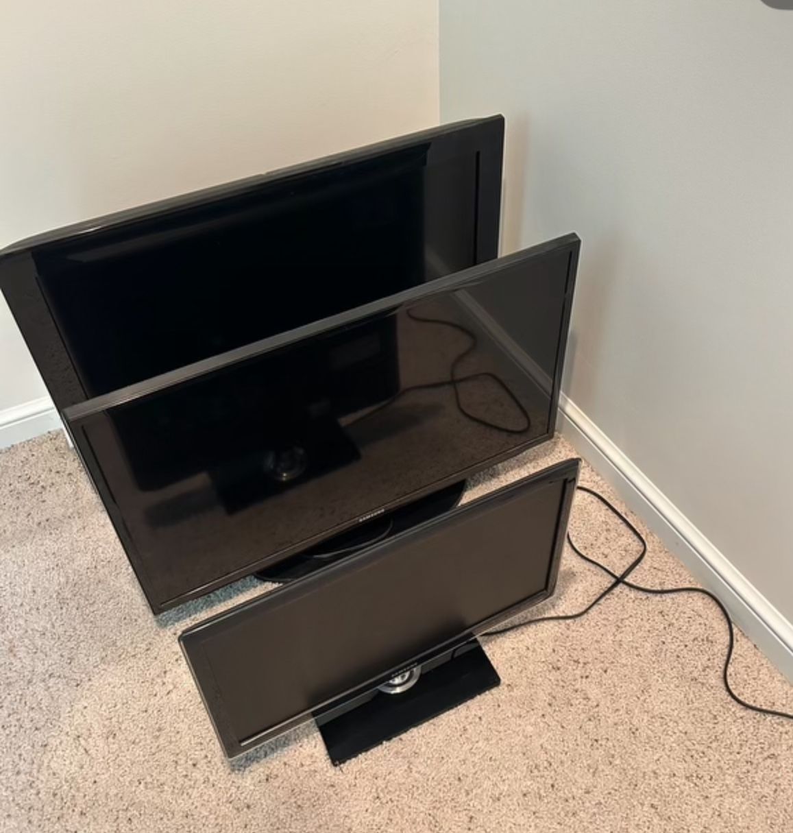 Various Size Flat Screen TVs