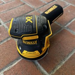 Dewalt DVW210 Random Orbit Sander 